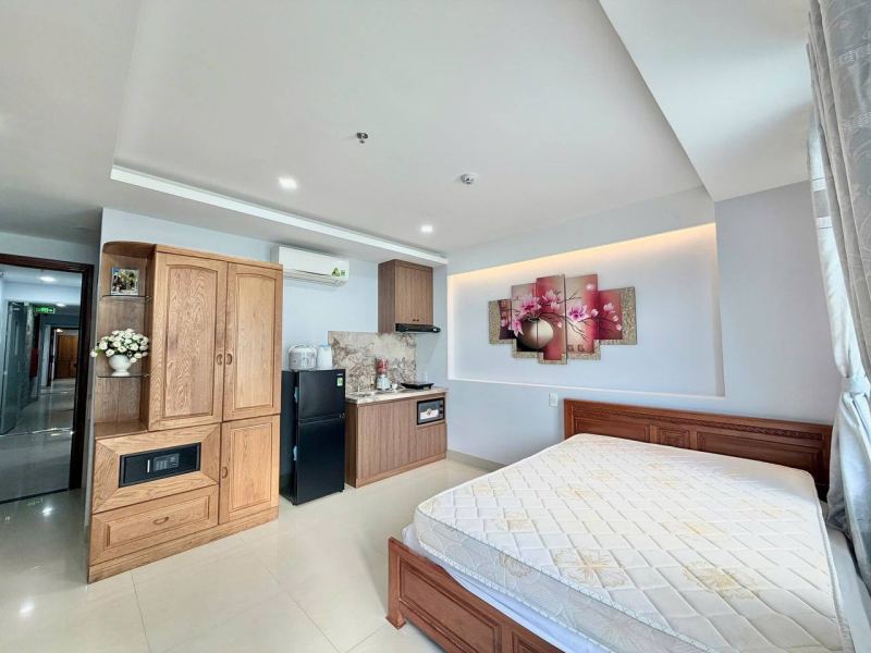 Studio with Balcony Sea View Vinh Hai