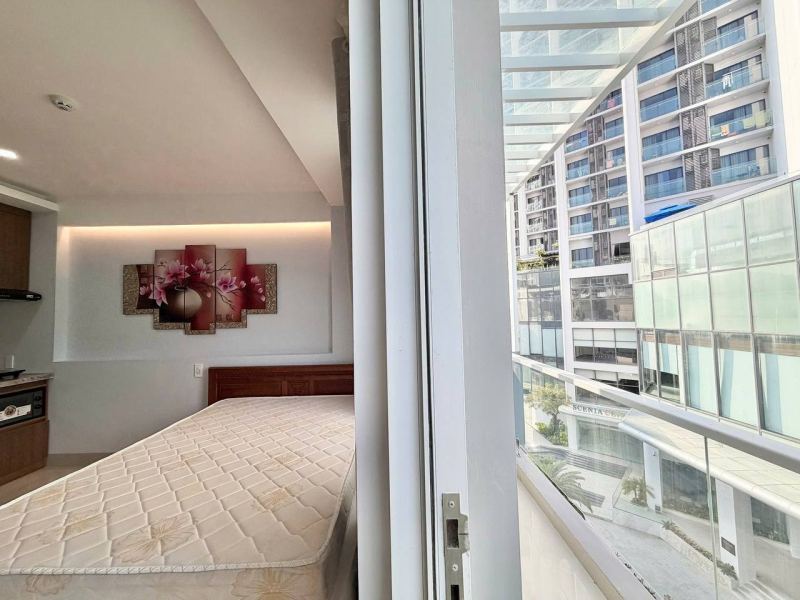 Studio with Balcony Sea View Vinh Hai