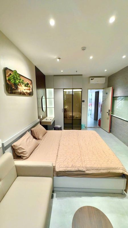 1 Bedroom Apartment with Small Backyard