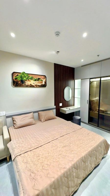 1 Bedroom Apartment with Small Backyard