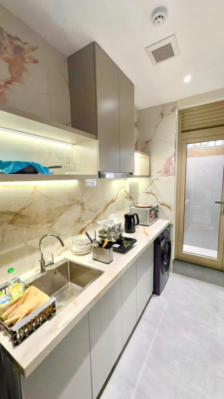 1 Bedroom Apartment with Small Backyard