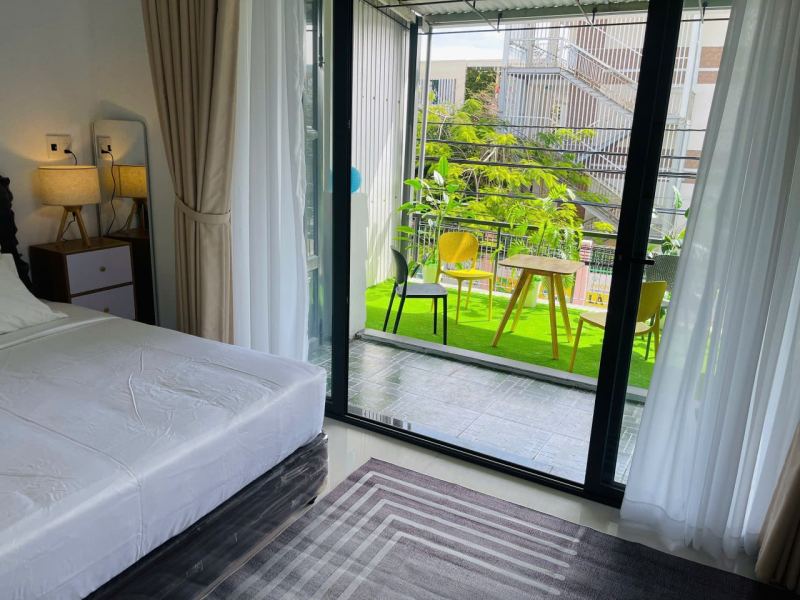 Studio with balcony on Vu Tong Phan street