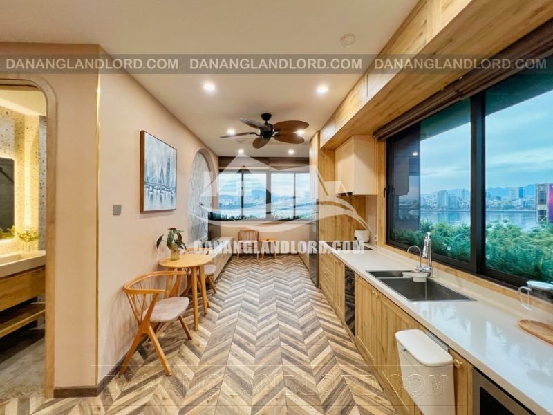 Studio apartment with Dragon bridge view