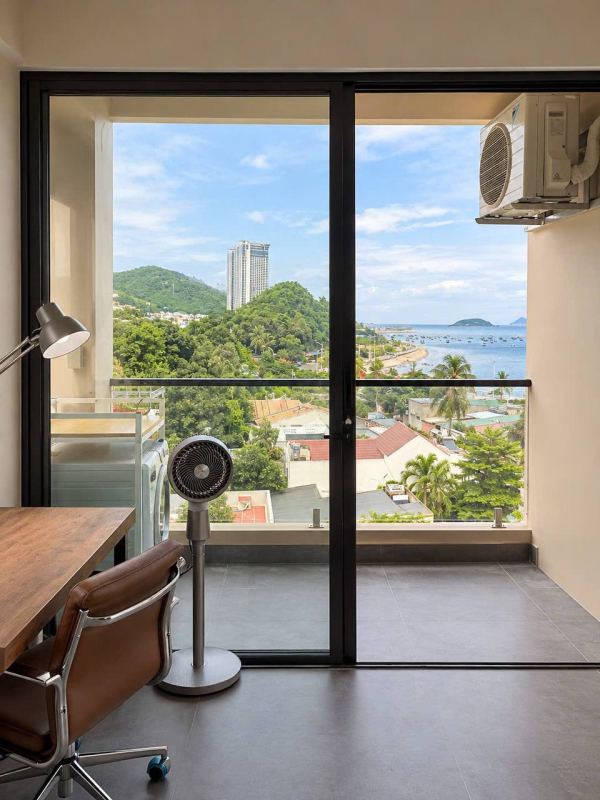 Студия с мебелью и балконом в North Nha Trang
