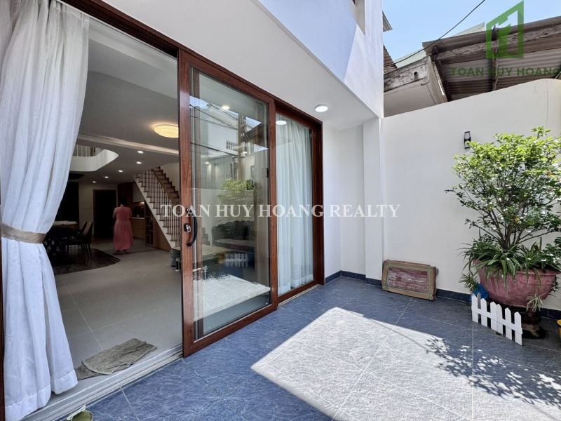 2‑Bedroom Corner House with Jacuzzi in Son Tra