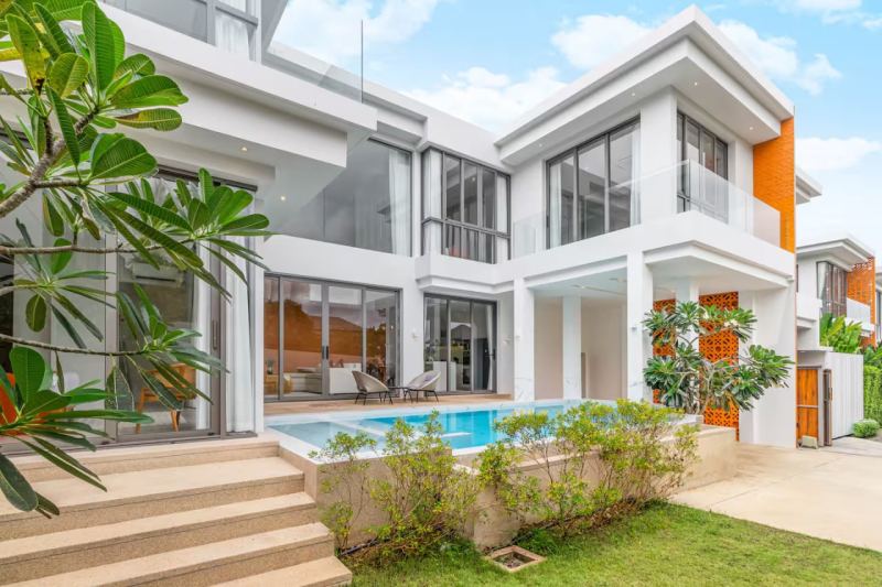 4 Bedroom Villa with Private Pool