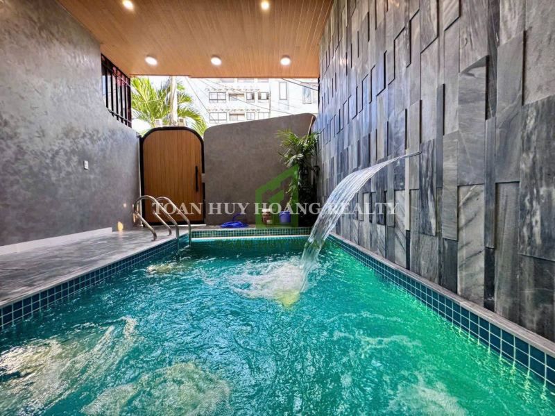 7 Bedroom House with Pool and Jacuzzi