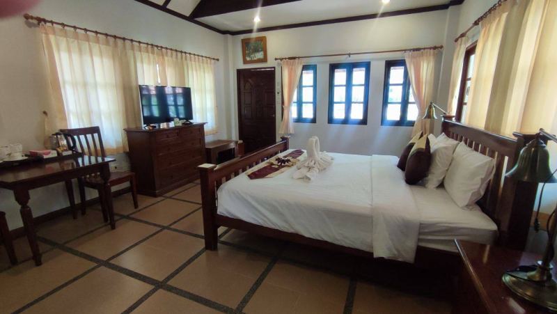 Villa with Kitchen and Pool in Chalong