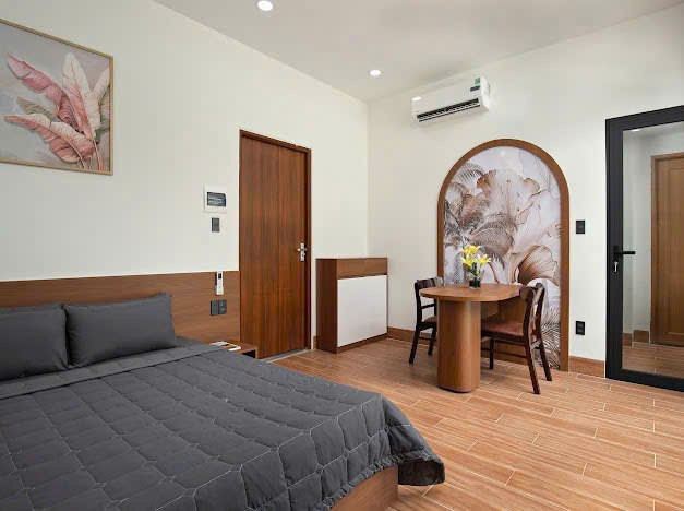 1-Bedroom Apartment with Balcony on Hai Trieu Street