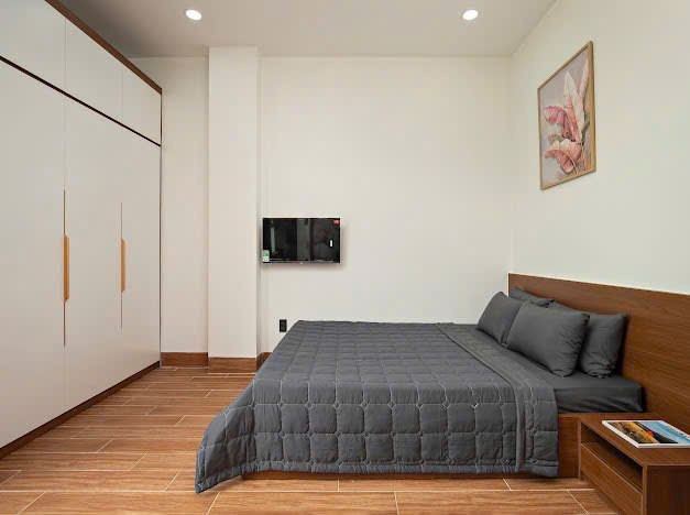 1-Bedroom Apartment with Balcony on Hai Trieu Street