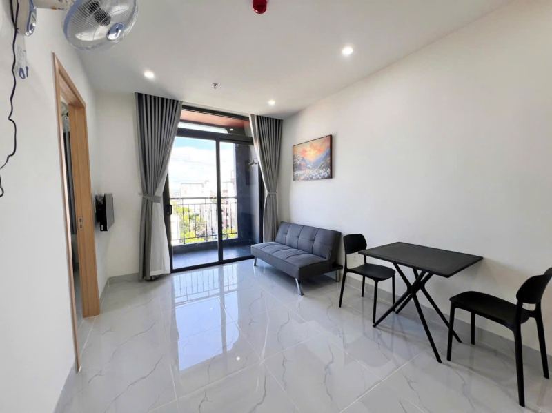Brand new 1-bedroom apartment with balcony in Khue My