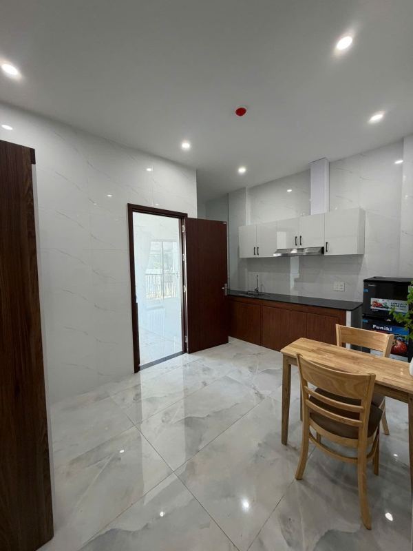 1-Bedroom Apartment with Balcony in Khue My