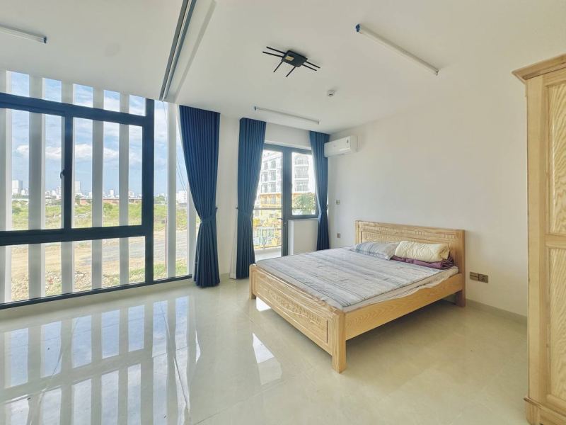 New Studio with Front‑Facing Balcony