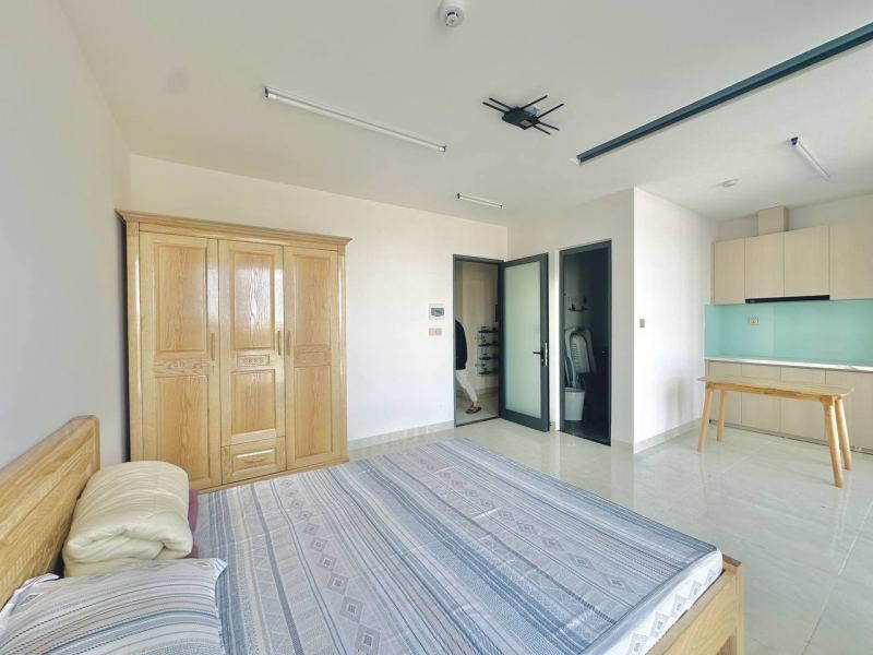 New Studio with Front‑Facing Balcony