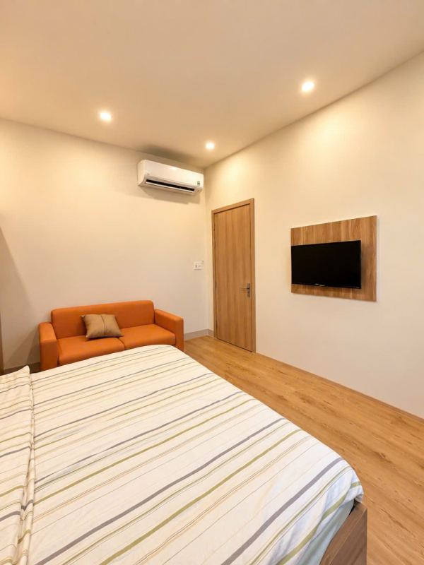 1 Bedroom Apartment with Balcony