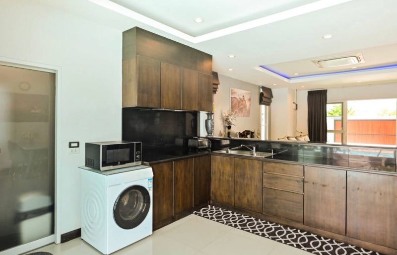 2 Bedroom Villa with Private Pool in Chalong