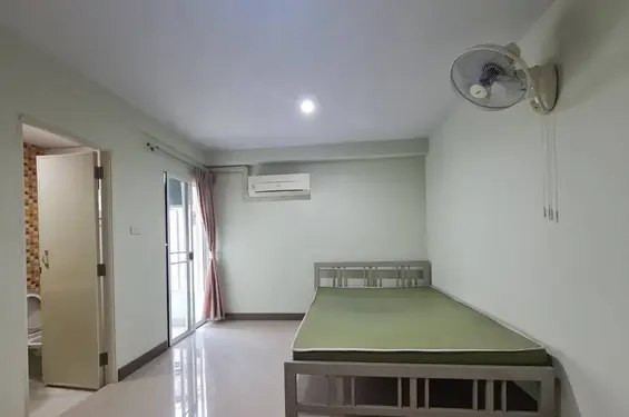 1st Floor Dormitory Room in Huai Khwang