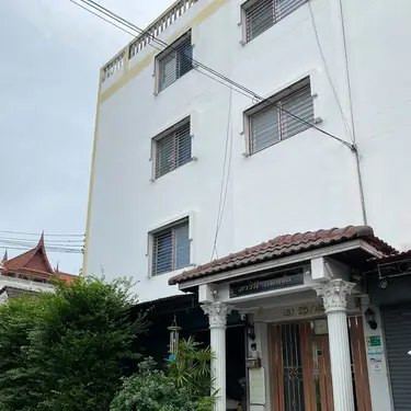 Large Room with Motorcycle Parking in Pawinee Mansion