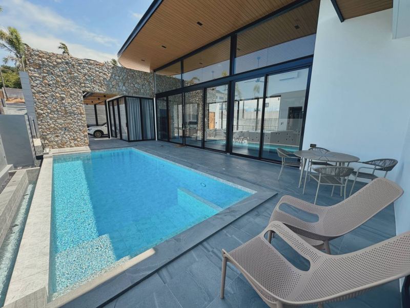 4 Bedroom Villa with Private Pool in Maenam