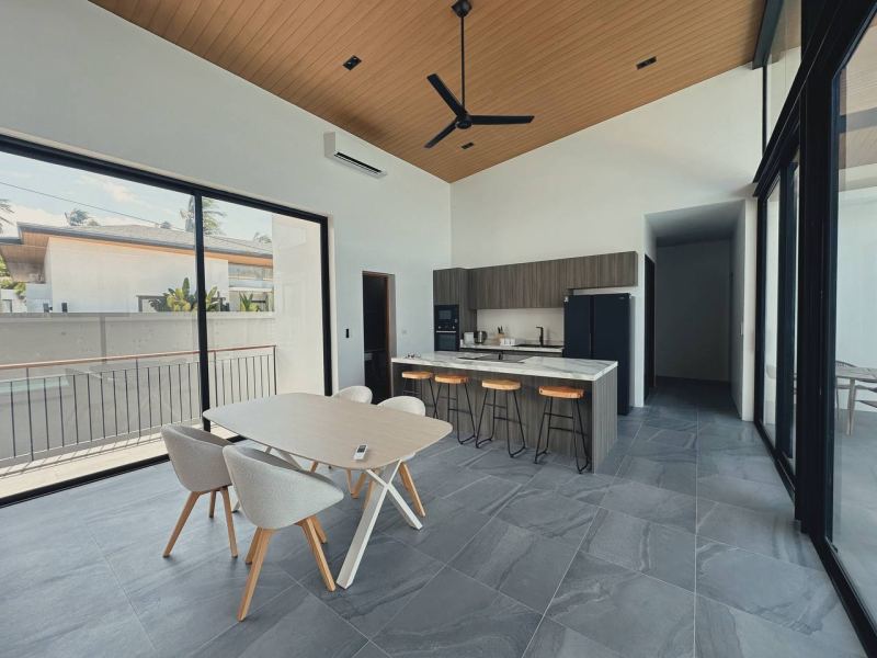 4 Bedroom Villa with Private Pool in Maenam