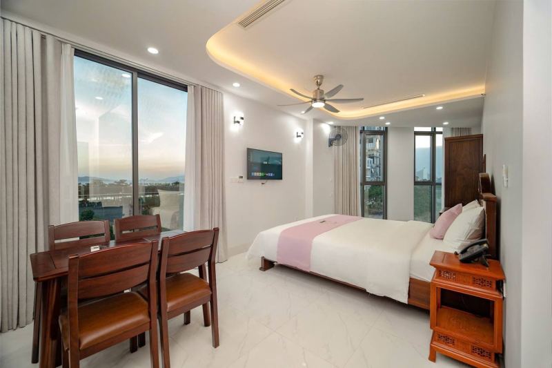 Furnished Studio Apartment with Balcony in Vinh Hoa