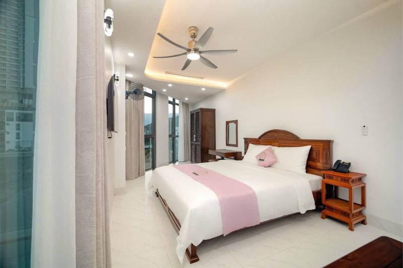 Furnished Studio Apartment with Balcony in Vinh Hoa