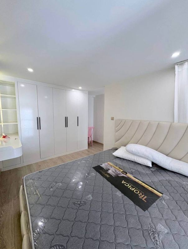 1 Bedroom Apartment in Condo L Tower 271
