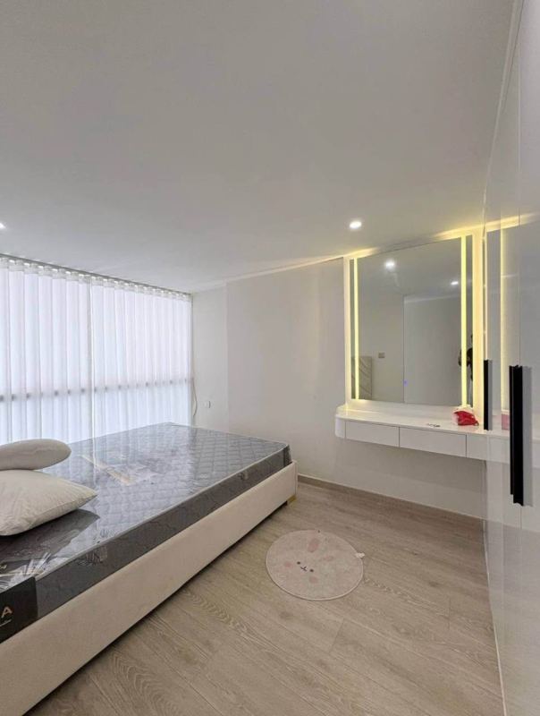 1 Bedroom Apartment in Condo L Tower 271