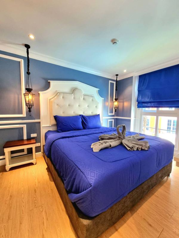 2BR condo in Doz with pool view